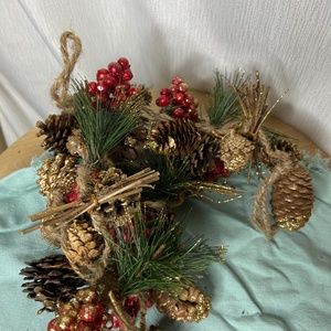 Acorn garland with pines